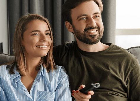 Couple watching tv (1)