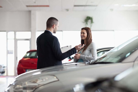 Dealer speaking with a client in a dealership