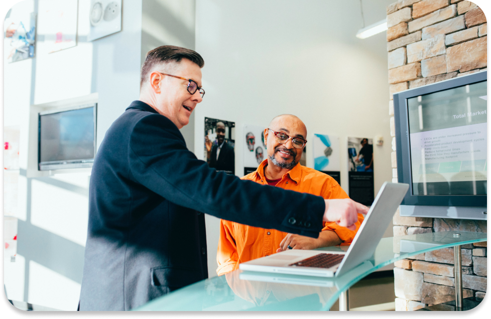 linkedin-sales-solutions-YDVdprpgHv4-unsplash 1