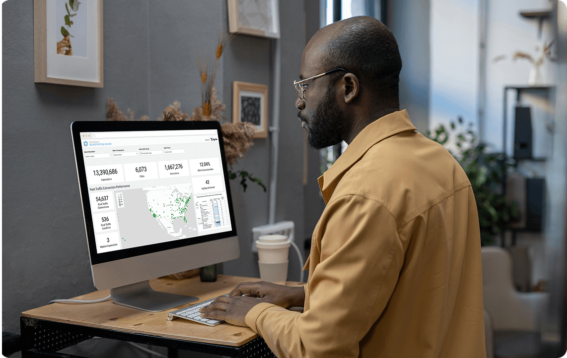 man looking at strategus ctv reporting dashboard on desktop computer