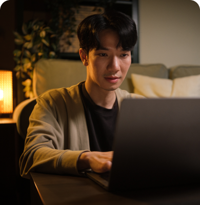 man on lapotp looking at display ads